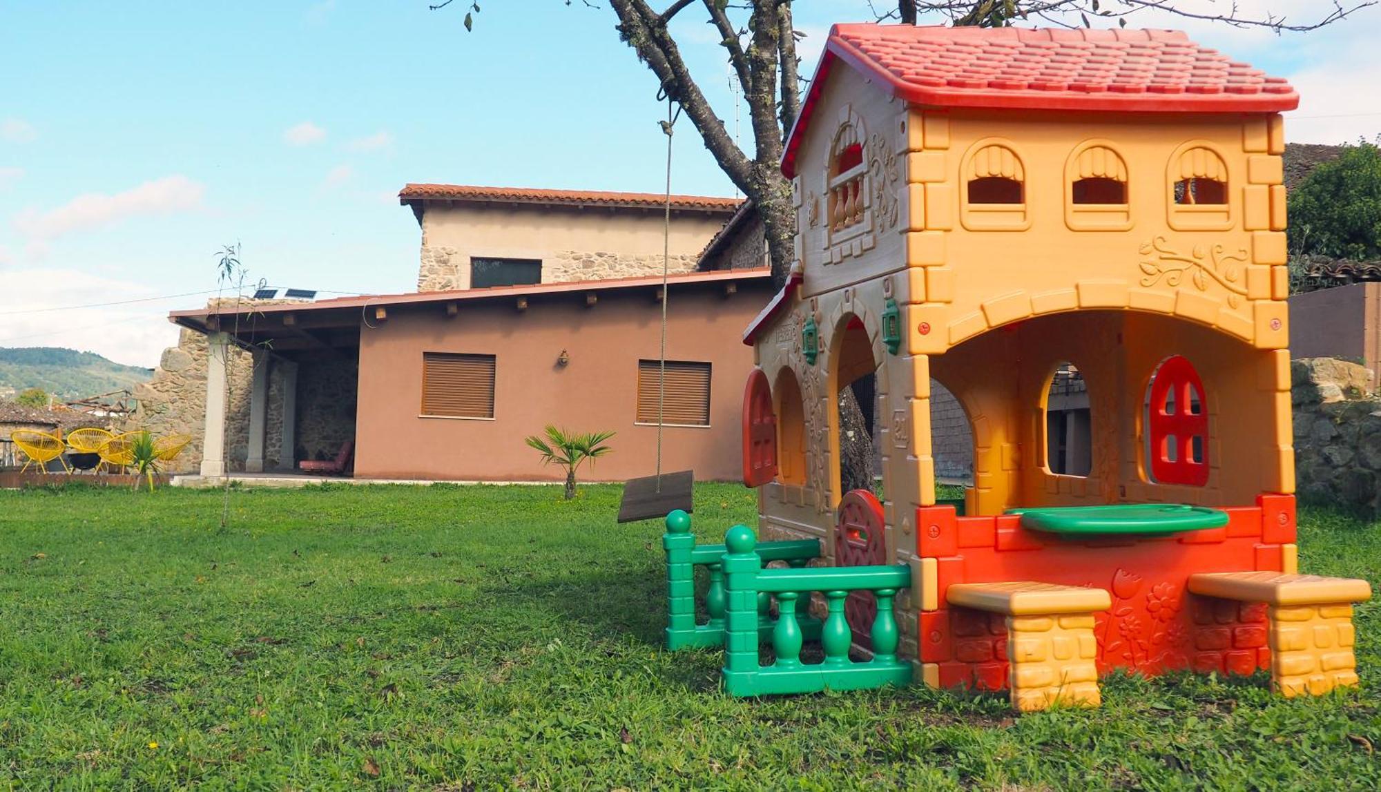 Apartamentos Muralla Sacra Sober Екстериор снимка