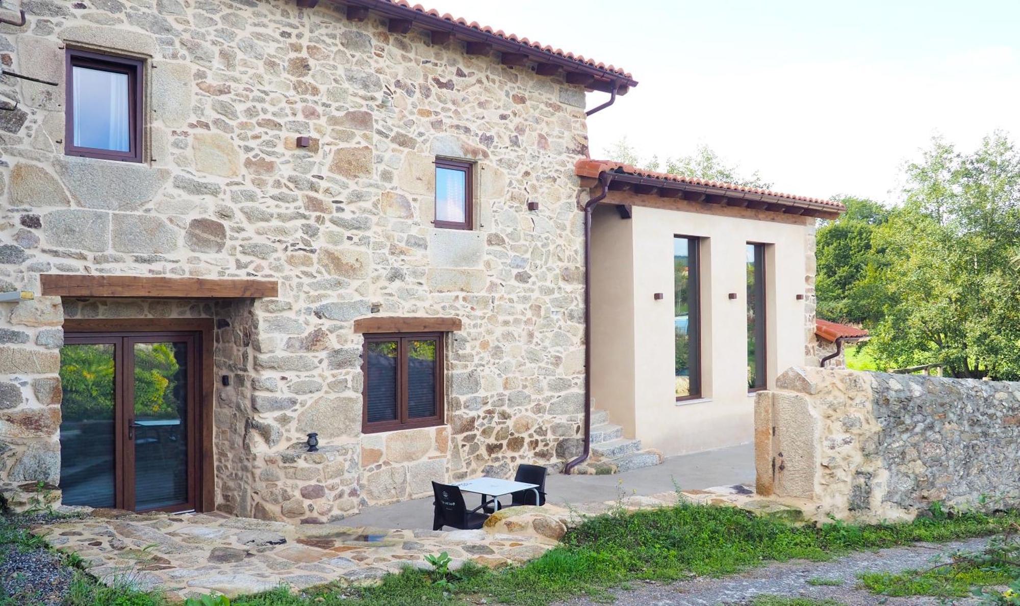 Apartamentos Muralla Sacra Sober Екстериор снимка