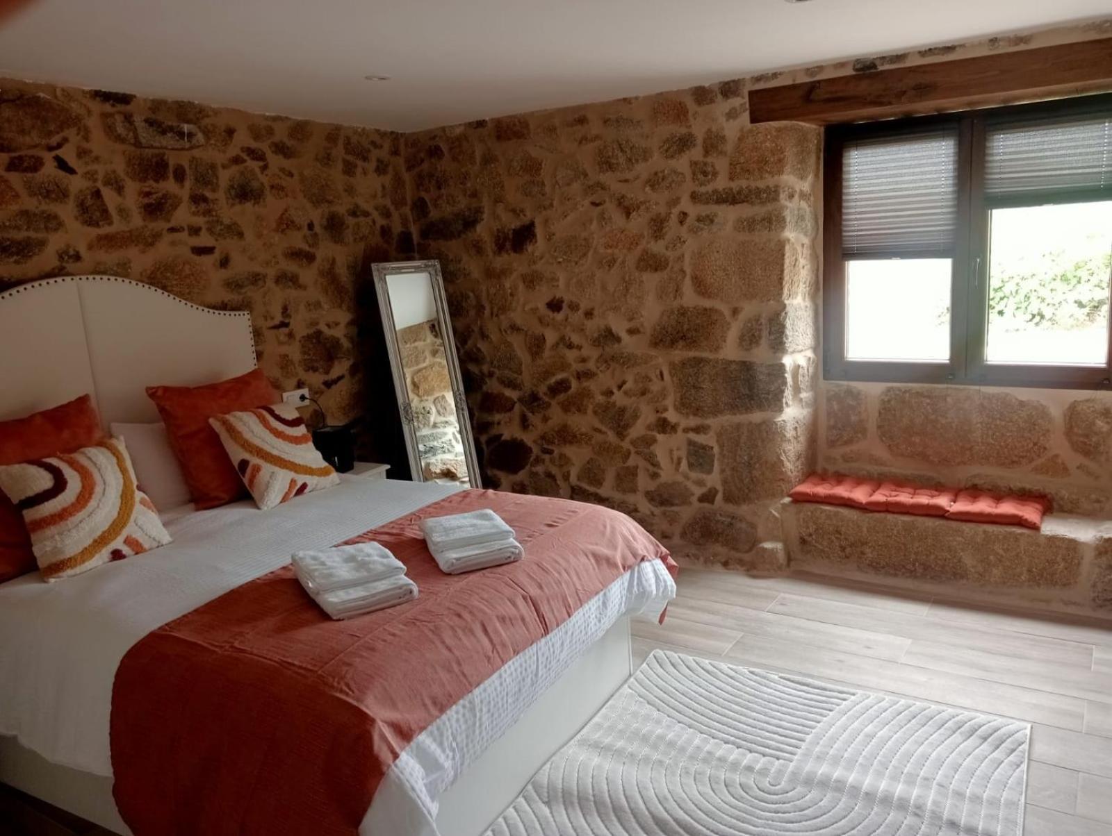 Apartamentos Muralla Sacra Sober Екстериор снимка