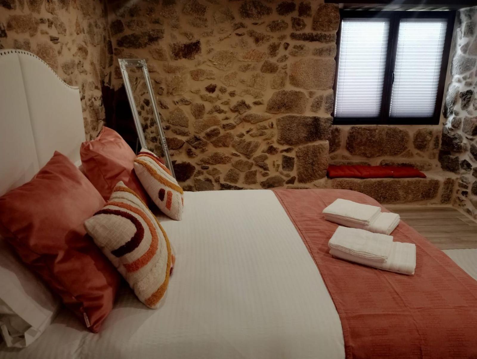 Apartamentos Muralla Sacra Sober Екстериор снимка
